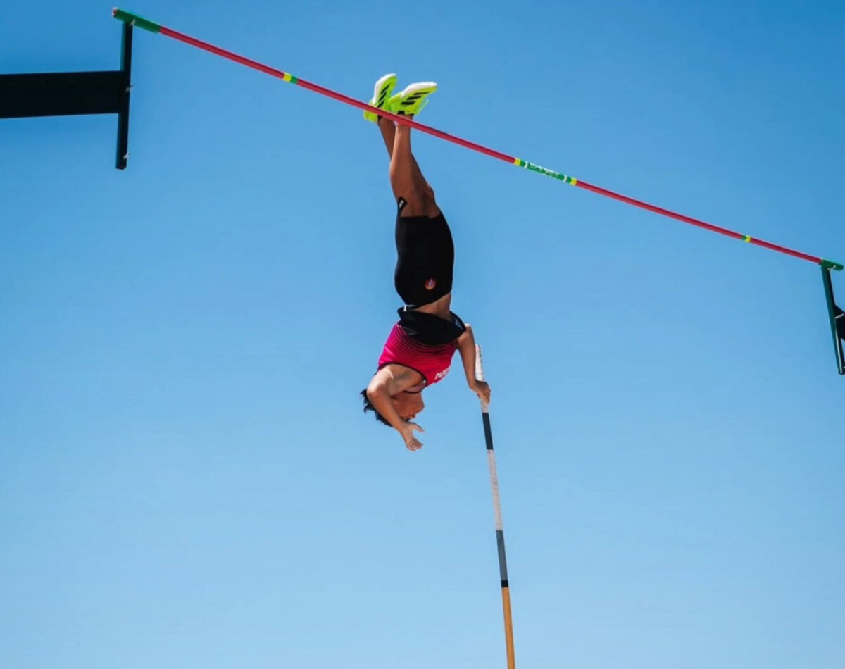 Agustín Carril salto con garrocha